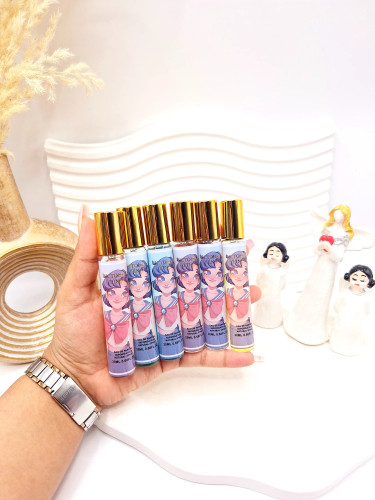 عطر قلمی رایحه فانتزی طرح دخترک