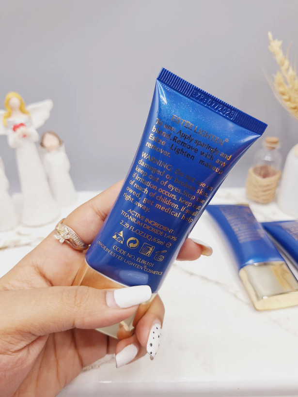 کرم پودر تیوپی استی لایتن ESTEE LIGHTEN بافت سبک دارای spf45 ماندگاری بالا