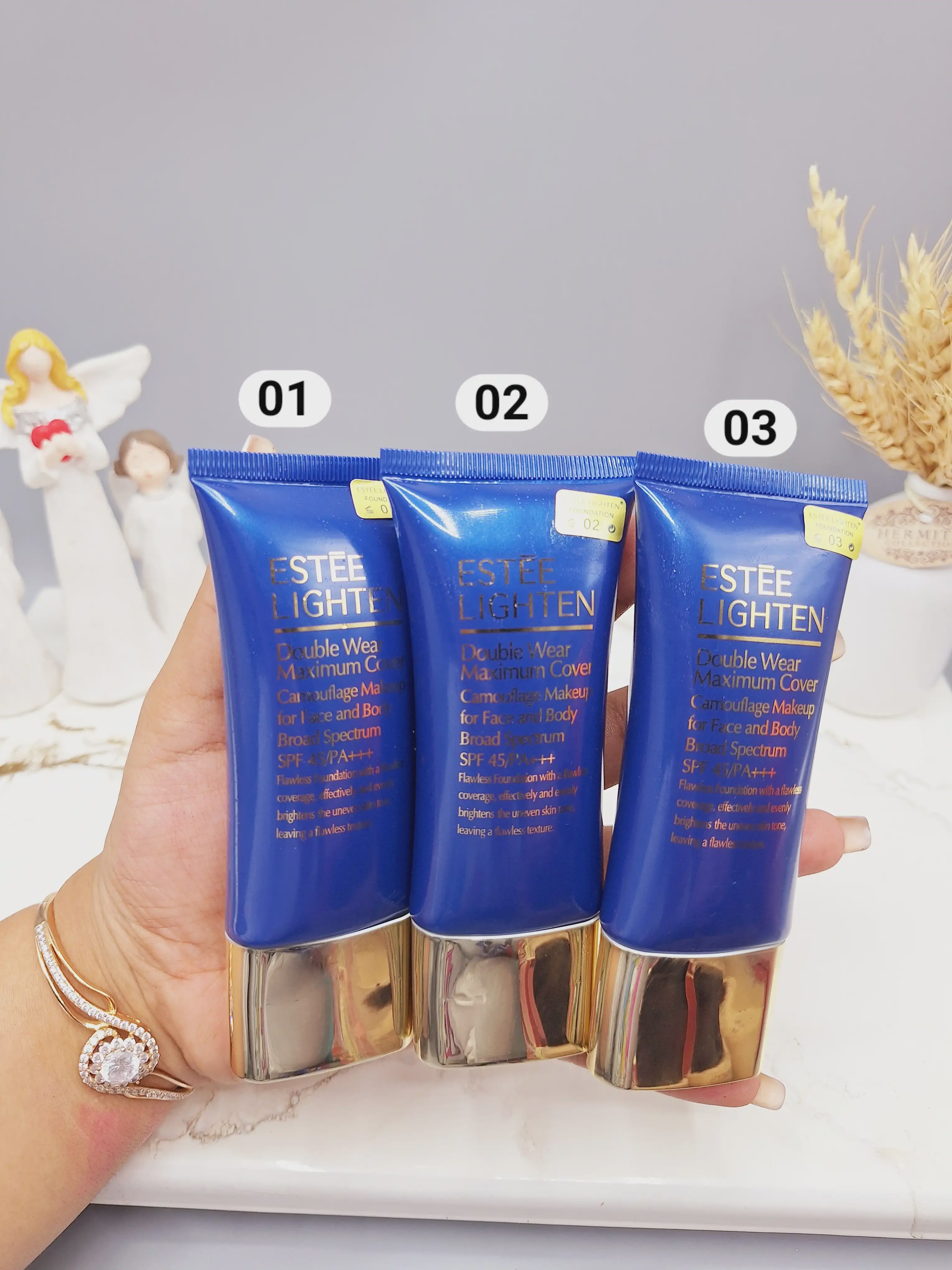 کرم پودر تیوپی استی لایتن ESTEE LIGHTEN بافت سبک دارای spf45 ماندگاری بالا
